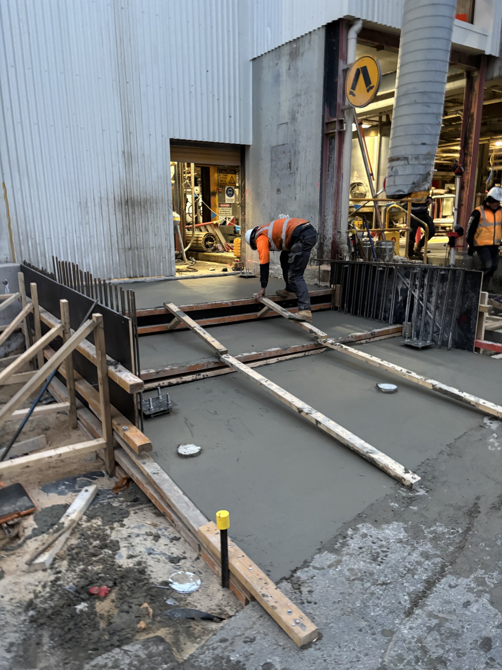 Concrete slab pour - Cinerari Contracting Seddon